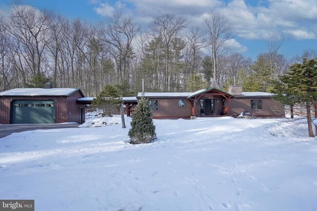 371 Green Tree Dr in Auburn, PA - Building Photo - Building Photo