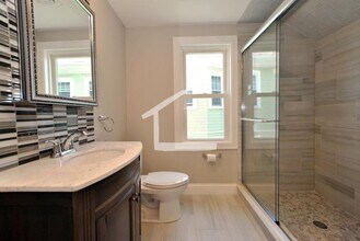 6 Nonantum St, Unit 1610 in Newton, MA - Foto de edificio - Building Photo
