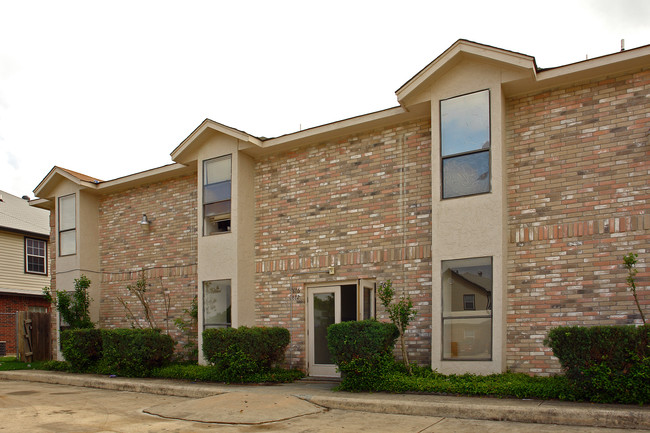 7610 Windsor Oaks in San Antonio, TX - Building Photo - Building Photo