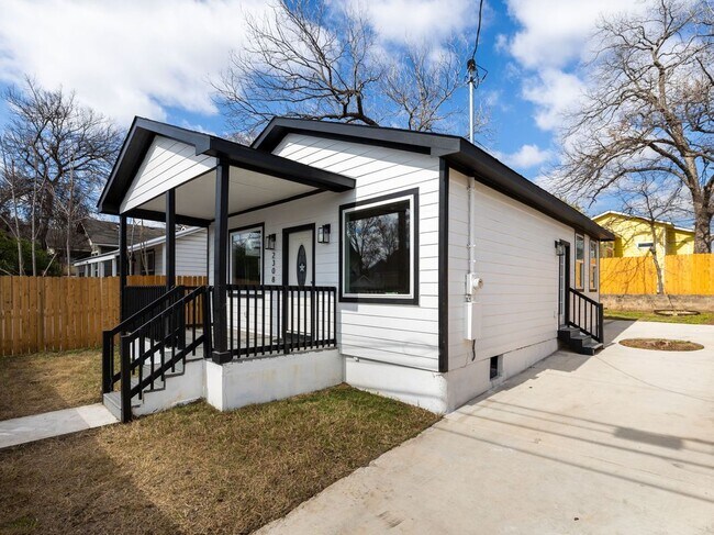 2308 Santa Maria St in Austin, TX - Building Photo - Building Photo