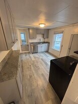 37 Cash St, Unit 37 Cash Street in South Portland, ME - Building Photo