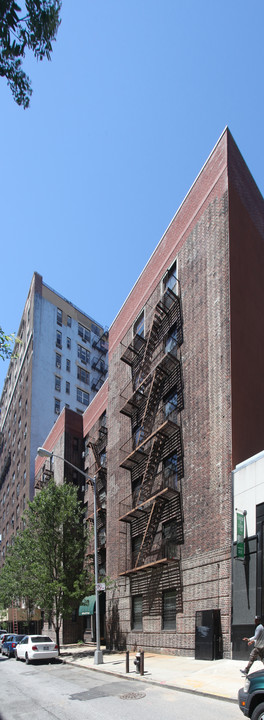 309 W 109th St in New York, NY - Building Photo