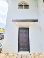 14402 SW 111th St in Miami, FL - Building Photo