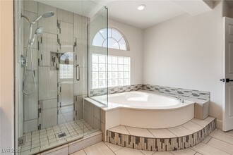 3913 Diamond Ridge St in Las Vegas, NV - Building Photo - Building Photo