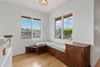 3340 Byron St in San Diego, CA - Building Photo - Building Photo