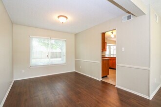 5212 Creek Valley Dr in Arlington, TX - Building Photo - Building Photo