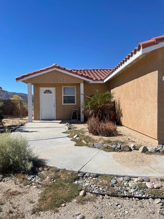 7078 Sheridan Ave in Twentynine Palms, CA - Building Photo