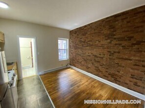 890 Huntington Ave, Unit 5 in Boston, MA - Building Photo - Building Photo