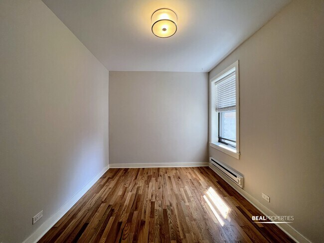 2420 N Kedzie Blvd in Chicago, IL - Building Photo - Building Photo