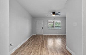 Splendid unit near the beach in St Pete Beach, FL - Foto de edificio - Building Photo