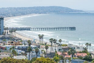 727 Sapphire St in San Diego, CA - Building Photo
