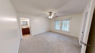 1095 Burnside Rd in Manteo, NC - Building Photo - Building Photo