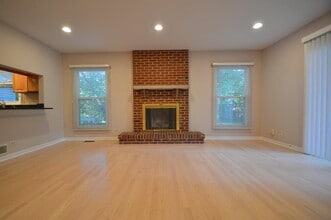 4805 Greenwich Ct in Rolling Meadows, IL - Foto de edificio - Building Photo