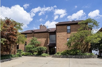 558 Davenport Ave, Unit #8 in Cincinnati, OH - Foto de edificio - Building Photo