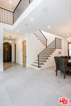 202 N Doheny Dr in Beverly Hills, CA - Building Photo - Building Photo