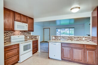 960 SW Erie St in Oak Harbor, WA - Building Photo - Building Photo