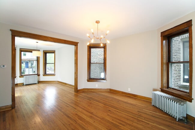 2036 N Sawyer Ave in Chicago, IL - Building Photo - Building Photo