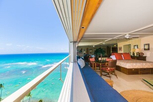2895 Kalakaua Ave in Honolulu, HI - Building Photo