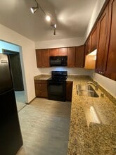 401 S Marietta St, Unit 8 in Verona, WI - Foto de edificio - Building Photo