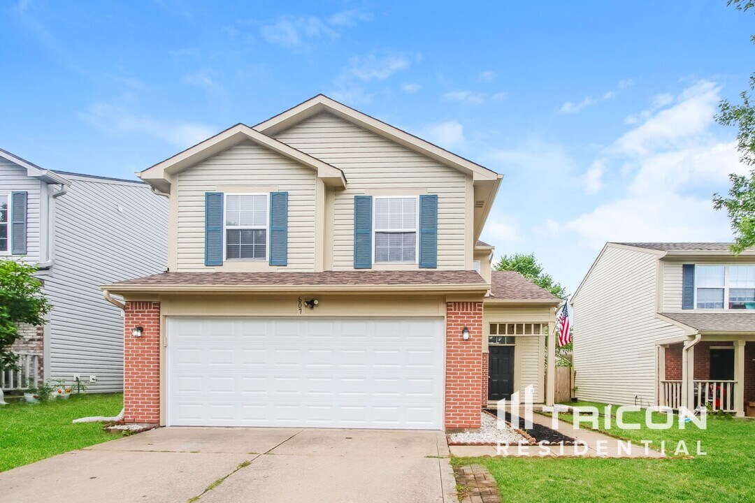 607 Deer Trail Dr in Indianapolis, IN - Building Photo