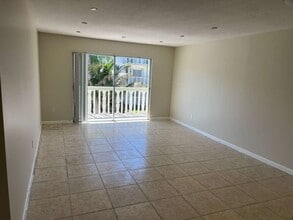 15225 NE 6th Ave in Miami, FL - Foto de edificio - Building Photo