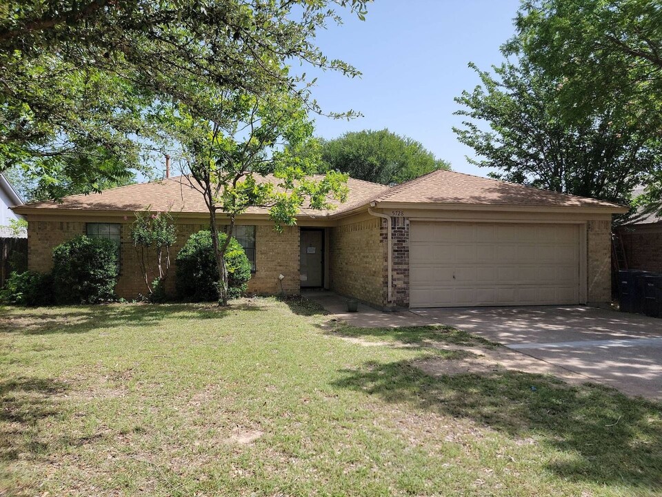 5728 Springtide Dr in Fort Worth, TX - Building Photo