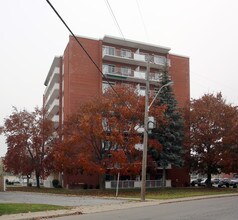 10 Woodman Dr S in Hamilton, ON - Building Photo - Primary Photo