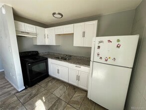 1590 Clinton St, Unit 106 in Aurora, CO - Foto de edificio - Building Photo