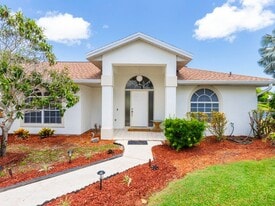 1123 SW Oak Hollow Ct in Palm City, FL - Building Photo