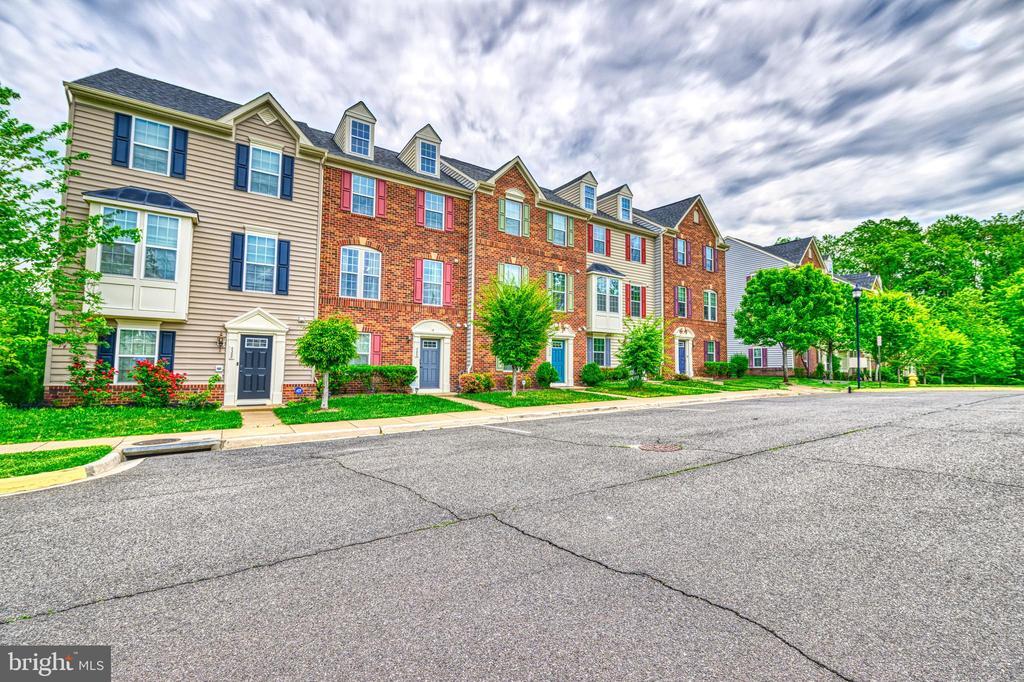 4386 Daisy Reid Ave in Woodbridge, VA - Building Photo