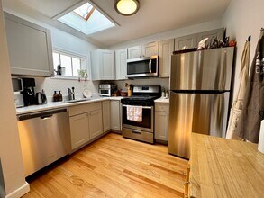 72 Windsor Rd, Unit 0 in Brookline, MA - Building Photo - Building Photo