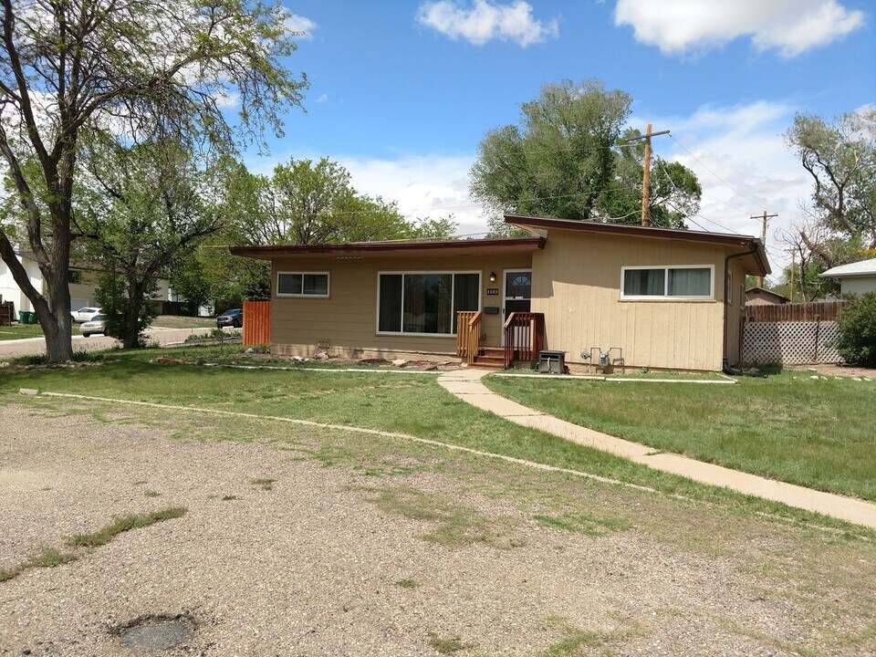 1809 W 32nd St in Pueblo, CO - Building Photo