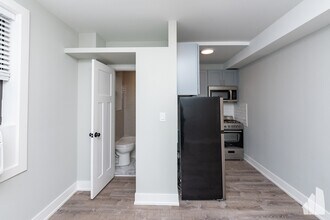 649 W Belmont Ave, Unit 2E in Chicago, IL - Building Photo - Building Photo