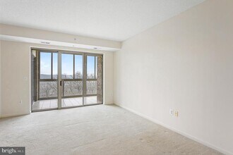 19355 Cypress Ridge Terrace in Leesburg, VA - Building Photo - Building Photo