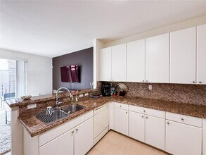 8160 NW 116th Ave in Doral, FL - Building Photo - Building Photo