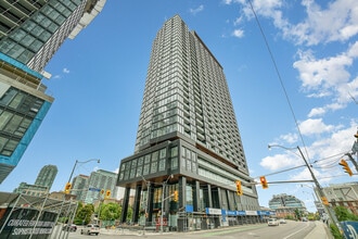 19 Western Battery Rd in Toronto, ON - Building Photo - Building Photo