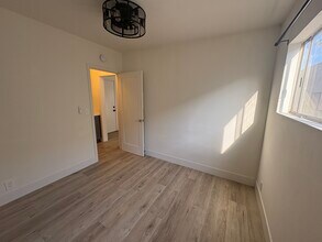 1639 S Hobart Blvd in Los Angeles, CA - Building Photo - Building Photo