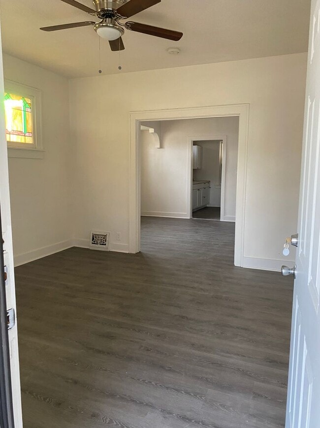 221 Main St in East St. Louis, IL - Building Photo - Building Photo