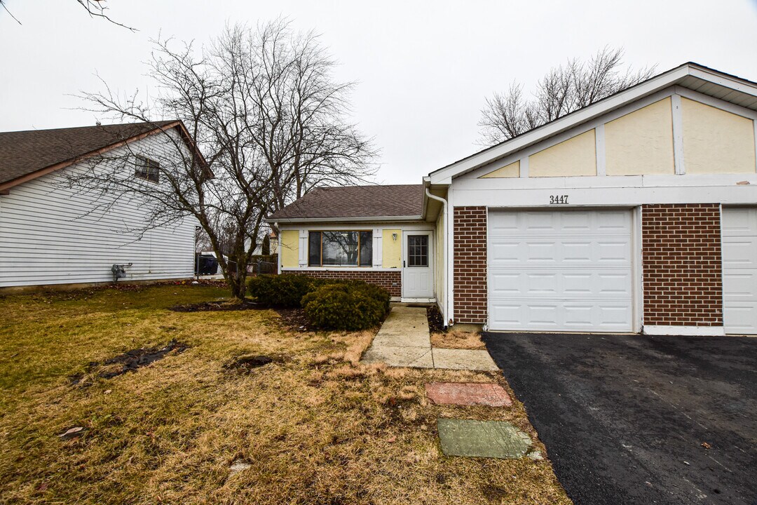 3447 Fox Hill Rd in Aurora, IL - Building Photo