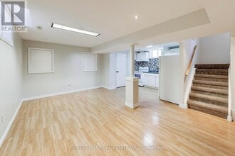 34 Violet St in Barrie, ON - Building Photo - Building Photo