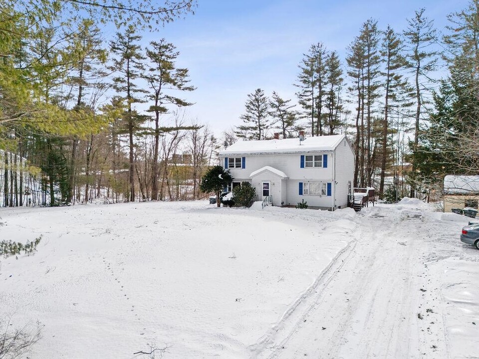 367 Academy Rd in Pembroke, NH - Building Photo