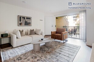 131 Saratoga Ave in Santa Clara, CA - Building Photo