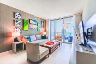 4111 S Ocean Dr in Hollywood, FL - Building Photo