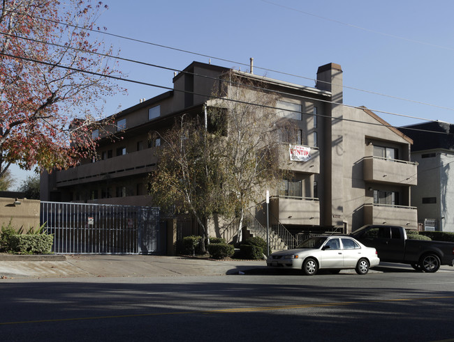 6212 Fulton Ave in Van Nuys, CA - Foto de edificio - Building Photo