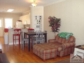 460 Barnett Shoals Rd, Unit E3 in Athens, GA - Building Photo