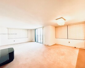 2780 NE 183rd St in Aventura, FL - Building Photo - Building Photo
