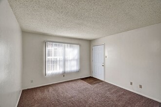 Golden Crest in Odessa, TX - Building Photo - Building Photo