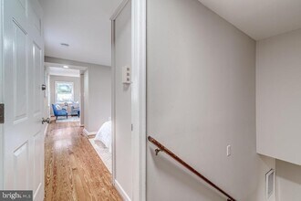 905 Duke St in Alexandria, VA - Building Photo - Building Photo