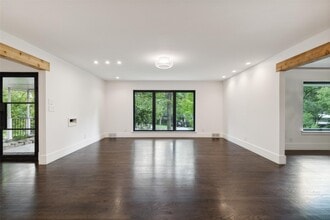 6945 Tokalon Dr in Dallas, TX - Foto de edificio - Building Photo