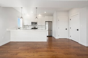 10 Everett Sq, Unit 503 in Boston, MA - Building Photo
